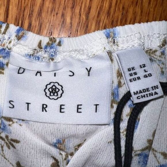 Daisy‎ Street Ditsy Floral Boho Crop Cami (Medium) - Picture 5 of 6